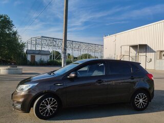 2015 Kia Rio 6-speed III, коричневый, 970000 рублей, вид 4
