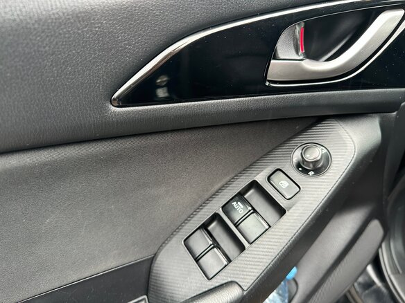 2015 Mazda 3 III (BM), чёрный, 1200000 рублей - вид 16