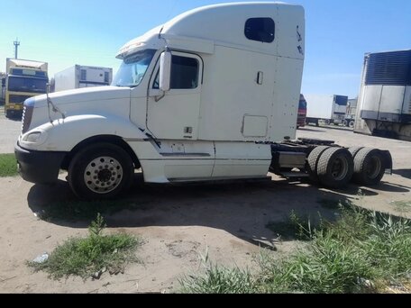 2002 Freightliner Columbia, белый, 1400000 рублей, вид 4