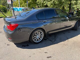 2010 BMW 7 серии 750i xDrive V (F01/F02/F04), чёрный, 1500000 рублей, вид 3
