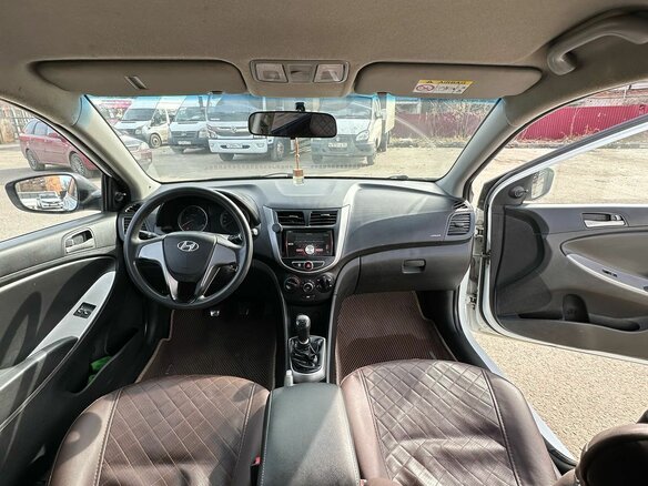 2015 Hyundai Solaris I Рестайлинг, белый, 550000 рублей - вид 5