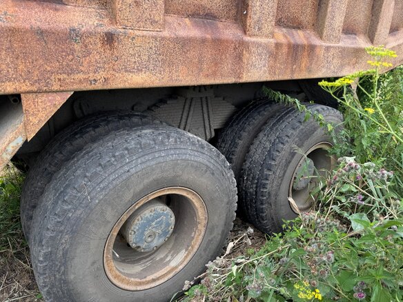 2011 Sinotruk Howo ZZ3327, красный, 1400000 рублей - вид 15
