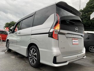 2021 Nissan Serena V (C27) Рестайлинг, серебристый, 1590000 рублей, вид 4