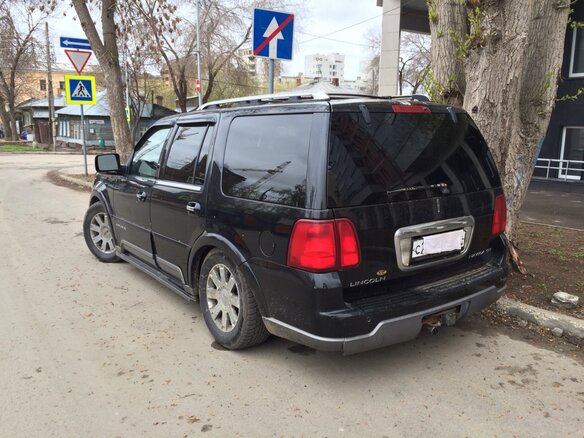 2002 Lincoln Navigator 6-speed II, чёрный - вид 2