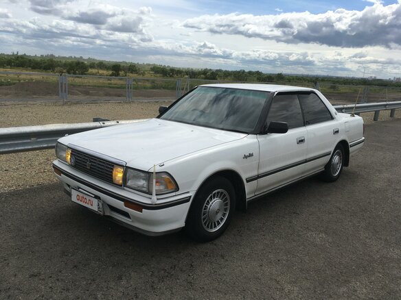 1991 Toyota Crown VIII (S130), белый, 880000 рублей