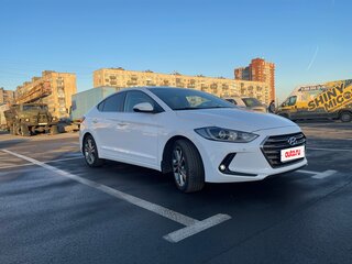 2018 Hyundai Elantra VI (AD), белый, 1450000 рублей, вид 2