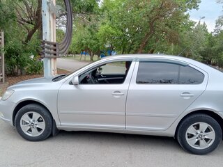2011 Skoda Octavia II (A5) Рестайлинг, серебристый, 1100000 рублей, вид 4