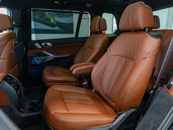 2025 BMW X7 40d I (G07) Рестайлинг, чёрный - вид 34