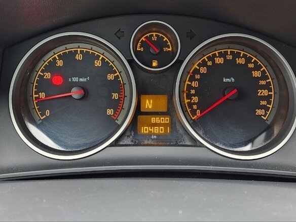 2010 Opel Astra H Рестайлинг, белый, 550000 рублей - вид 2