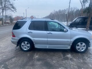 2004 Mercedes-Benz M-Класс 350 I (W163) Рестайлинг, серебристый, 750000 рублей, вид 3