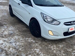 2011 Hyundai Solaris I, белый, 700000 рублей, вид 3