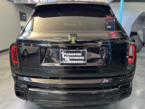 2025 Rolls-Royce Cullinan Black Badge I Рестайлинг (Series II), чёрный, 55018311 рублей - вид 6