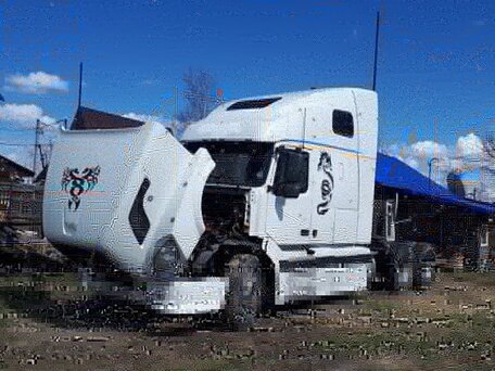 2004 Volvo VNL, белый, 1500000 рублей, вид 1