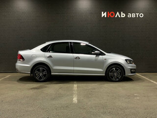 2016 Volkswagen Polo V Рестайлинг, серебристый, 1149000 рублей, вид 4