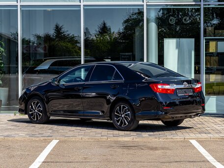 2013 Toyota Camry VII (XV50), чёрный, 1455000 рублей, вид 4
