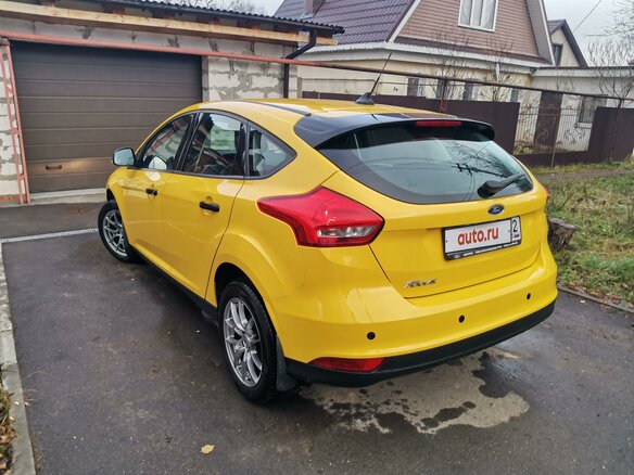2017 Ford Focus III Рестайлинг, жёлтый, 990000 рублей - вид 6