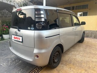 2010 Toyota Sienta I Рестайлинг 1, серебристый, 650000 рублей, вид 5