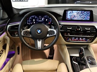 2019 BMW 5 серии M550d xDrive VII (G30/G31/G38), белый, 4600000 рублей, вид 5