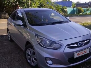 2013 Hyundai Solaris I, серебристый, 950000 рублей, вид 4
