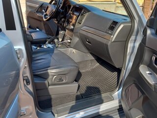 2015 Mitsubishi Pajero IV Рестайлинг 2, серебристый, 3600000 рублей, вид 5