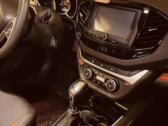 2019 Lada (ВАЗ) Vesta SW Cross I, оранжевый, 1150000 рублей - вид 7