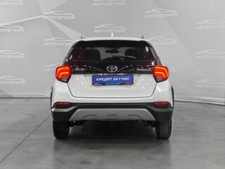 2022 Toyota Yaris L XP150 Рестайлинг, белый, 1700000 рублей, вид 4