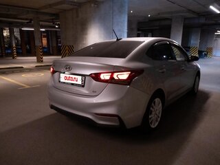 2017 Hyundai Solaris II, серебристый, 1400000 рублей, вид 5