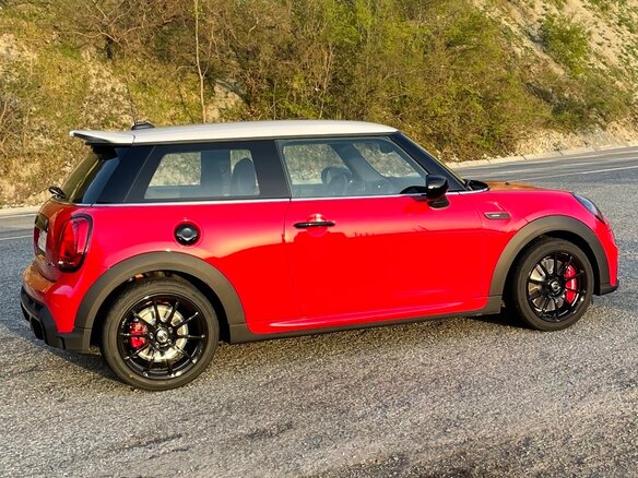 2021 Mini Hatch JCW III (F55/F56) Рестайлинг 2, красный, 3750000 рублей - вид 2