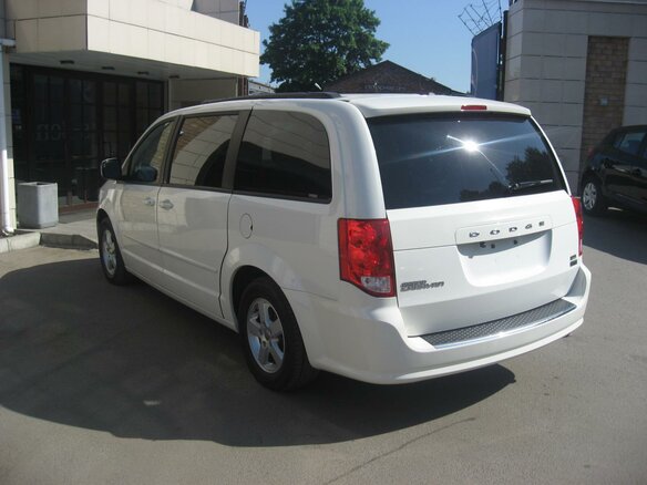 2012 Dodge Caravan Grand V, белый - вид 3