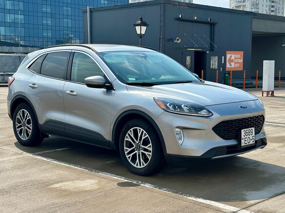 2021 Ford Escape IV, серебристый, 1550000 рублей - вид 1