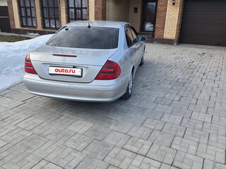 2003 Mercedes-Benz E-Класс 200 III (W211, S211), серебристый, 999000 рублей, вид 3