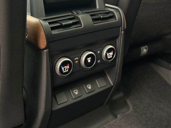 2023 Land Rover Defender 110 II, коричневый, 9190000 рублей - вид 6