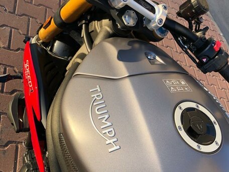 2017 Triumph Speed Triple, серый, 1050000 рублей, вид 2