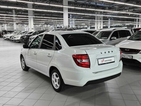 2024 Lada (ВАЗ) Granta I Рестайлинг, белый, 749000 рублей, вид 4