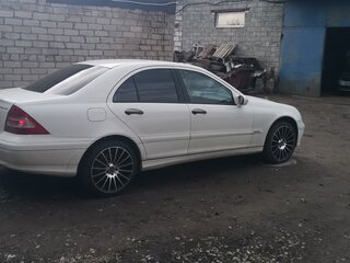 2004 Mercedes-Benz C-Класс 240 II (W203), белый, 1050000 рублей, вид 2