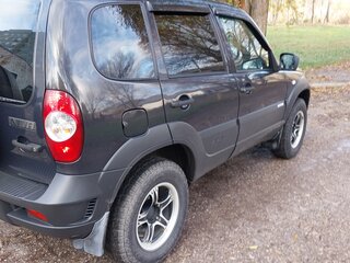 2018 Chevrolet Niva I Рестайлинг, коричневый, 800000 рублей, вид 3