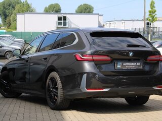 2025 BMW 5 серии 520d VIII (G60/G61/G68), голубой, 6900869 рублей, вид 3