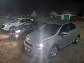 2013 Chevrolet Aveo II, серебристый, 830000 рублей, вид 1
