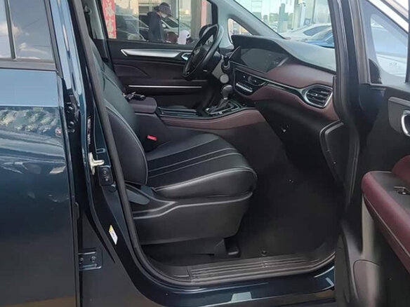 2022 GAC Trumpchi M6 Pro, чёрный - вид 5