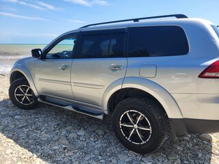 2015 Mitsubishi Pajero Sport II Рестайлинг, серебристый, 2100000 рублей, вид 4