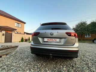 2017 Volkswagen Tiguan II, серый, 2190000 рублей, вид 3