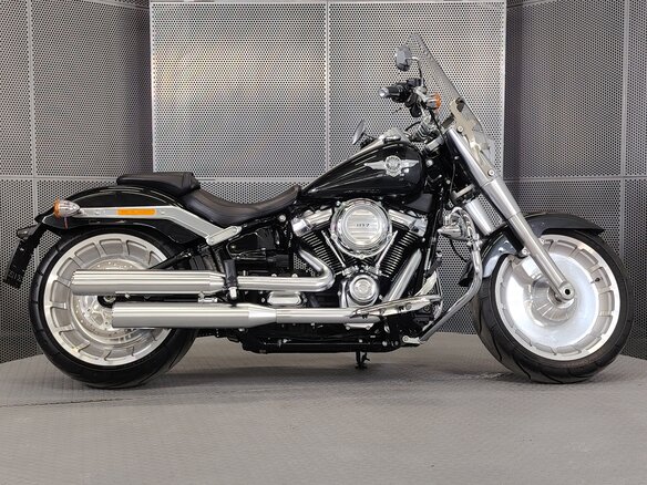 2017 Harley-Davidson Fat Boy, чёрный, 1769000 рублей