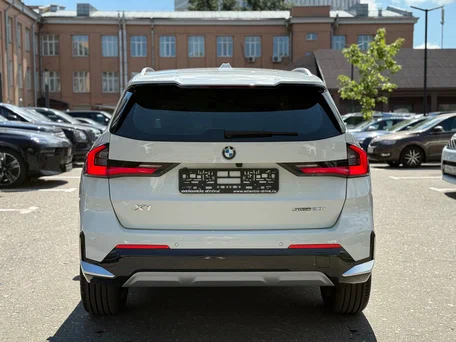 2026 BMW X1 Long 25Li sDrive III (U11/U12), белый, 4190000 рублей, вид 5