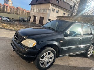 1998 Mercedes-Benz M-Класс 320 I (W163), чёрный, 550000 рублей, вид 3