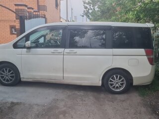 2010 Honda Stepwgn IV, белый, 1000000 рублей, вид 3