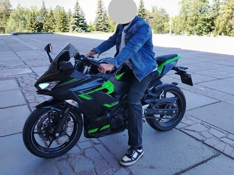 2020 Kawasaki Ninja 400, чёрный, 650000 рублей, вид 2