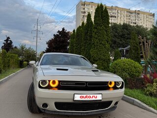2017 Dodge Challenger III Рестайлинг 2, серый, 3990000 рублей, вид 4