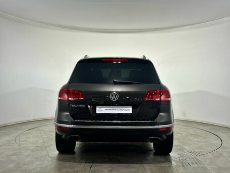 2015 Volkswagen Touareg II Рестайлинг, коричневый, 2485000 рублей, вид 3