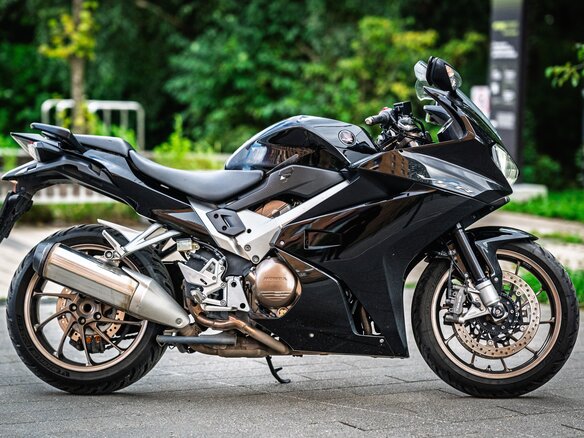 2014 Honda VFR 800, чёрный, 666000 рублей - вид 2