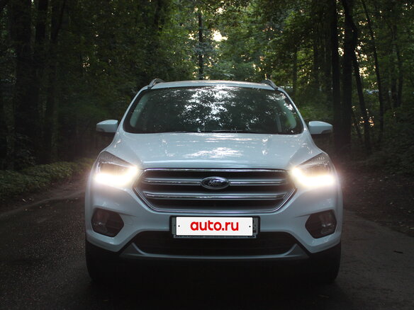 2018 Ford Kuga II Рестайлинг, белый, 3190000 рублей - вид 1